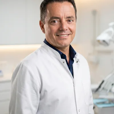 Dr. Marcelo Bustos - implant surgeon at Gardents dental clinic Alicante