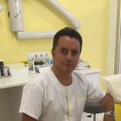 Dr. Marcelo Bustos - implant surgeon at Gardents dental clinic Alicante