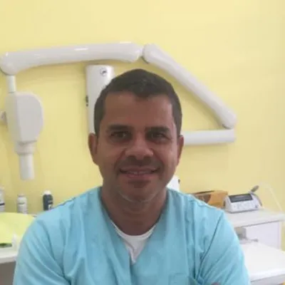 Dr. Jorge Santillán - aesthetic dentistry expert at Gardents Alicante