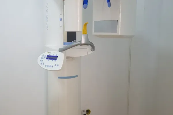 3D CT jaw scan and dental assessment at Gardents clinic Alicante