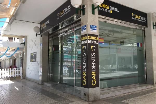 Contact Gardents dental clinic via WhatsApp phone or online form